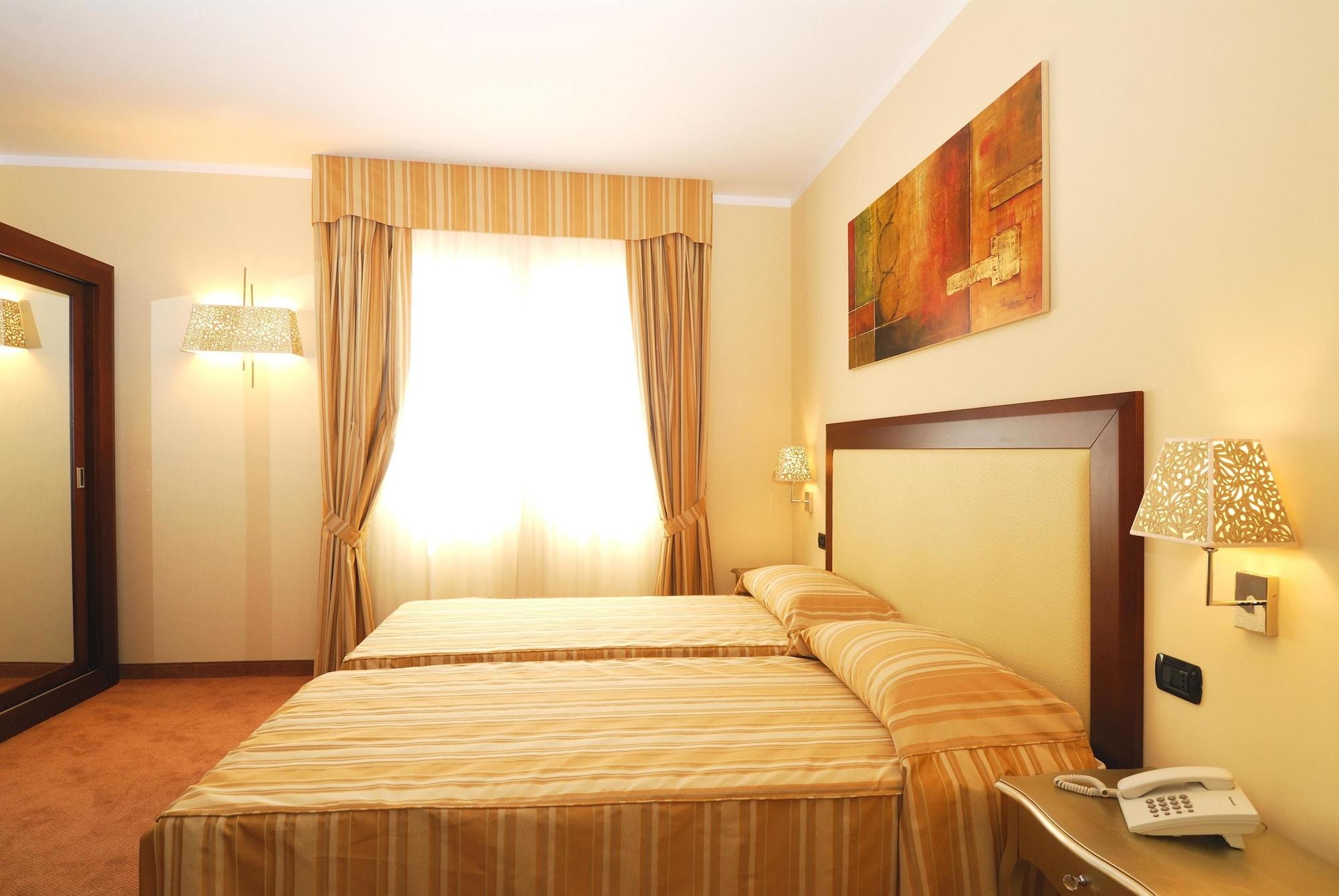 Hotel For You Olbia Esterno foto