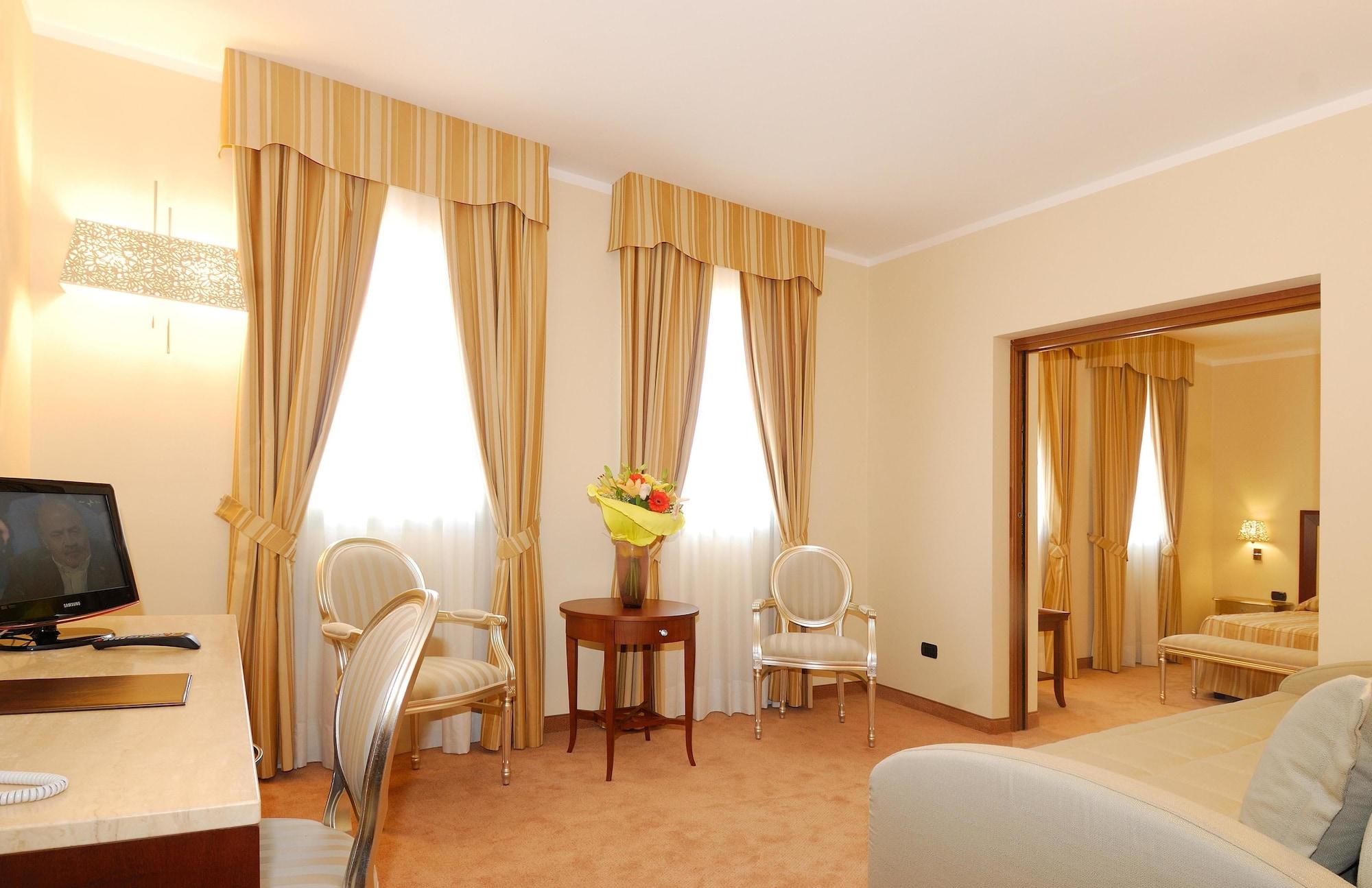 Hotel For You Olbia Esterno foto