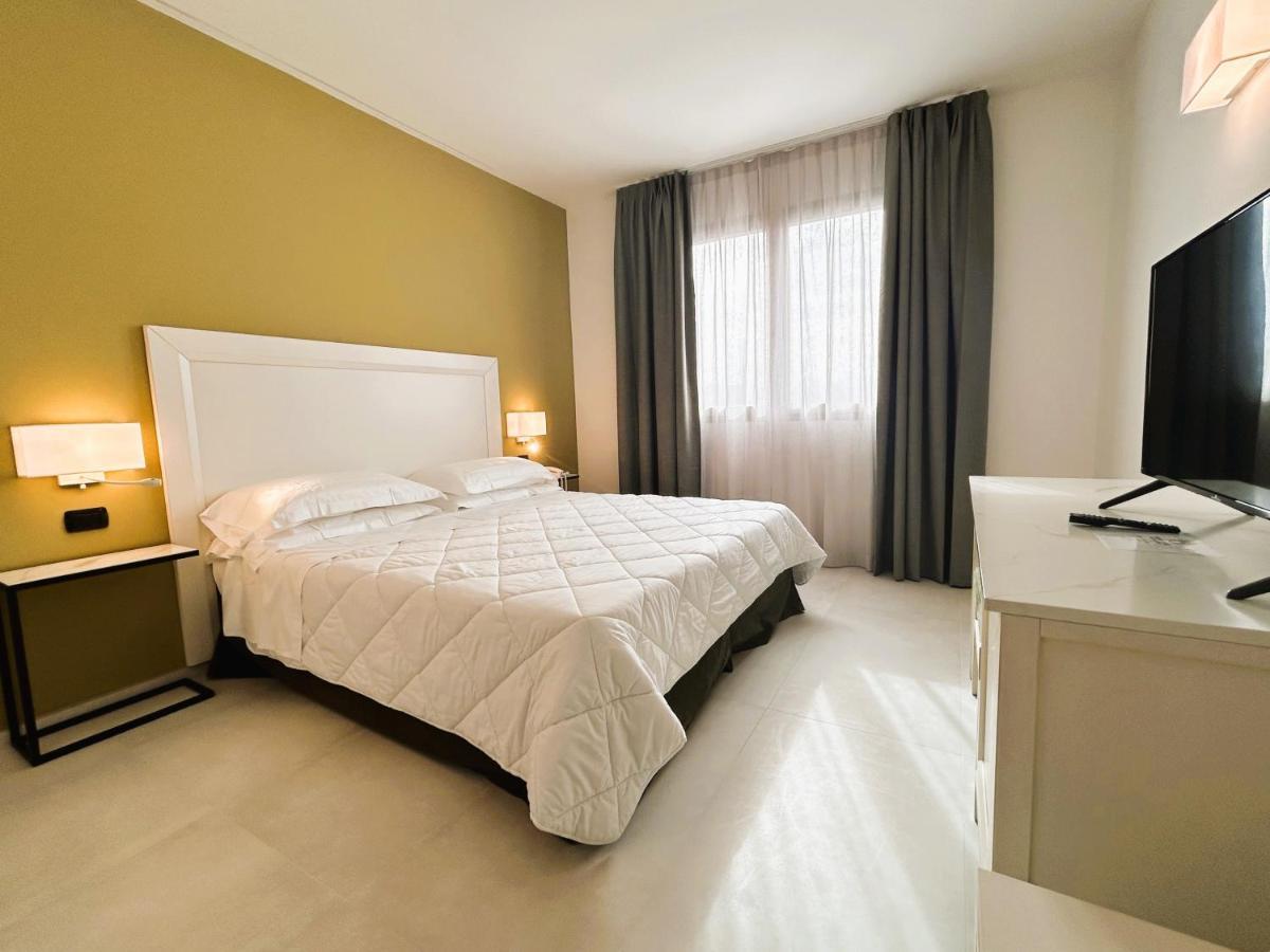 Hotel For You Olbia Esterno foto
