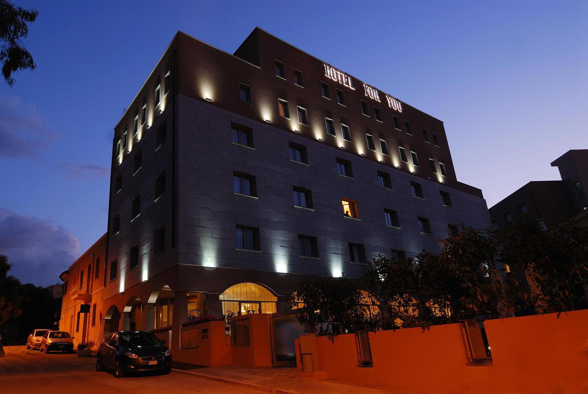 Hotel For You Olbia Esterno foto