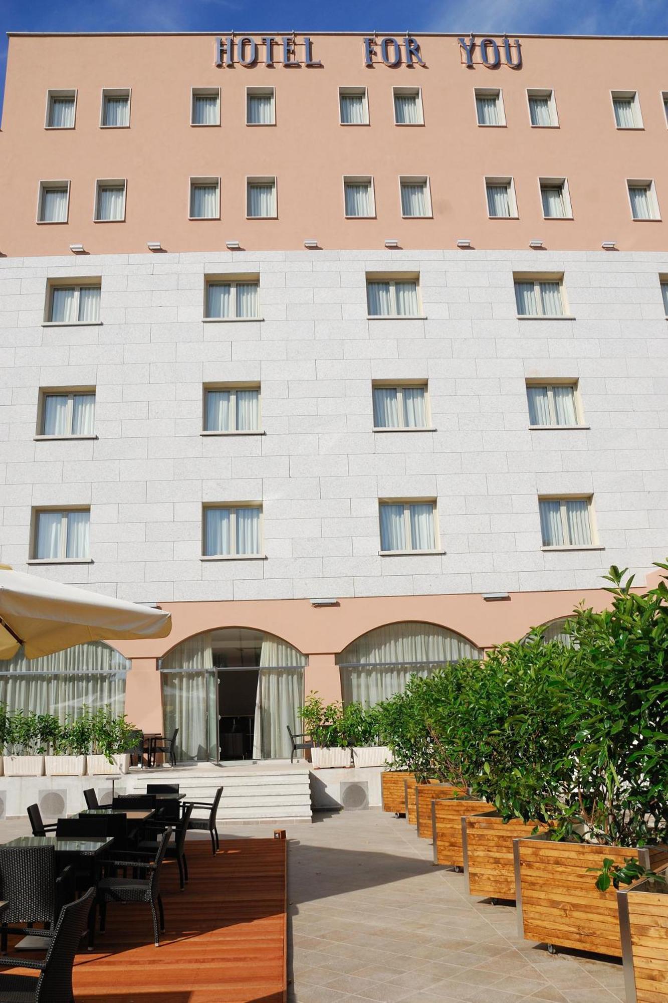 Hotel For You Olbia Esterno foto
