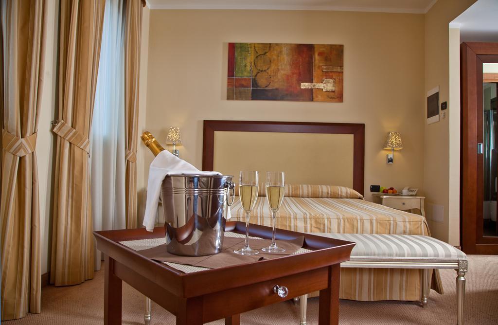 Hotel For You Olbia Esterno foto