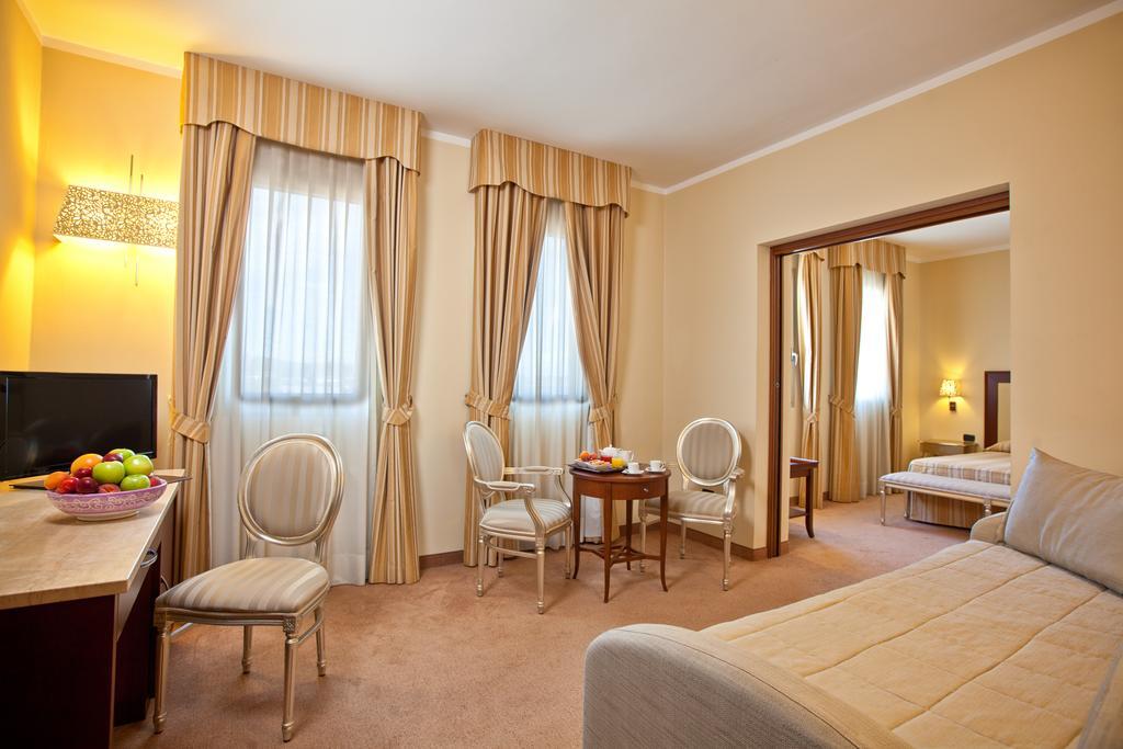 Hotel For You Olbia Esterno foto
