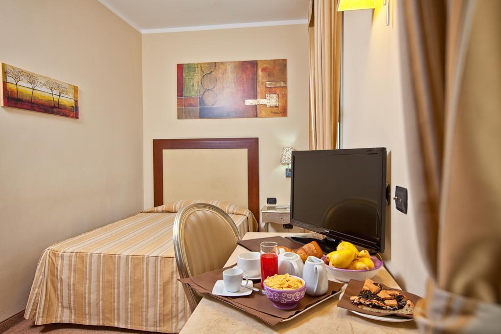 Hotel For You Olbia Esterno foto