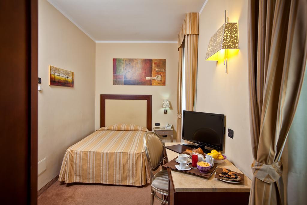 Hotel For You Olbia Esterno foto