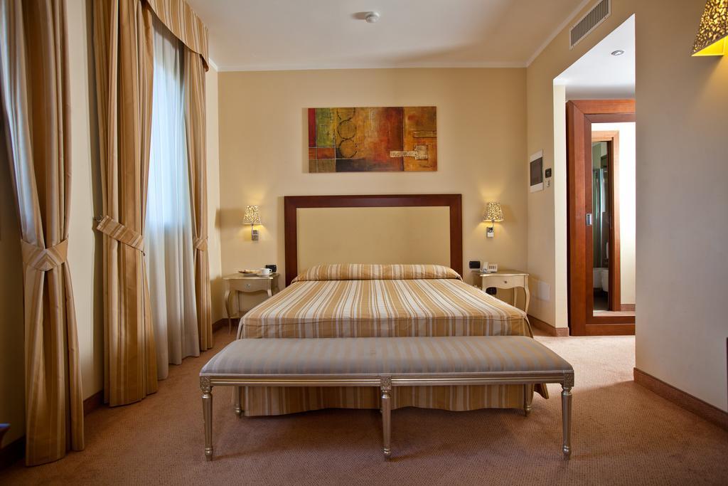 Hotel For You Olbia Esterno foto
