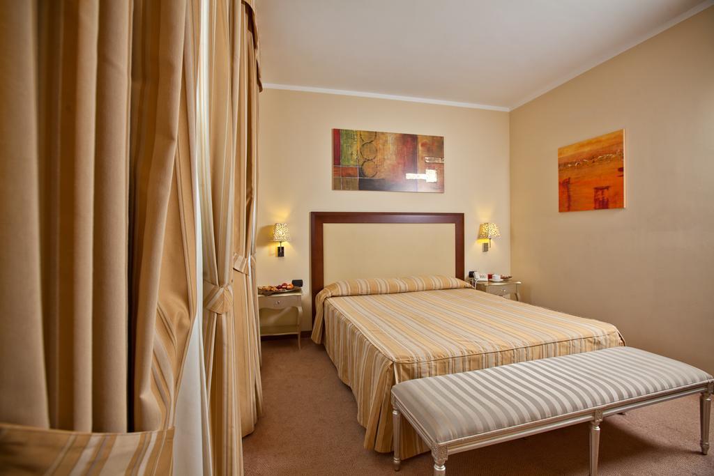 Hotel For You Olbia Esterno foto