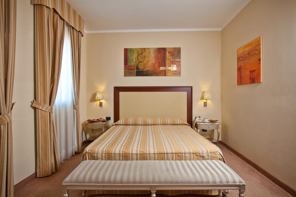 Hotel For You Olbia Esterno foto