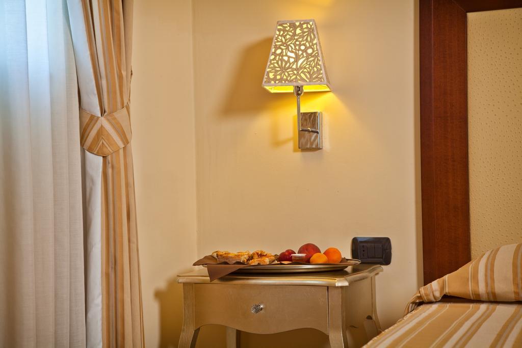 Hotel For You Olbia Esterno foto