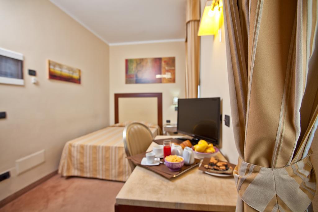Hotel For You Olbia Esterno foto
