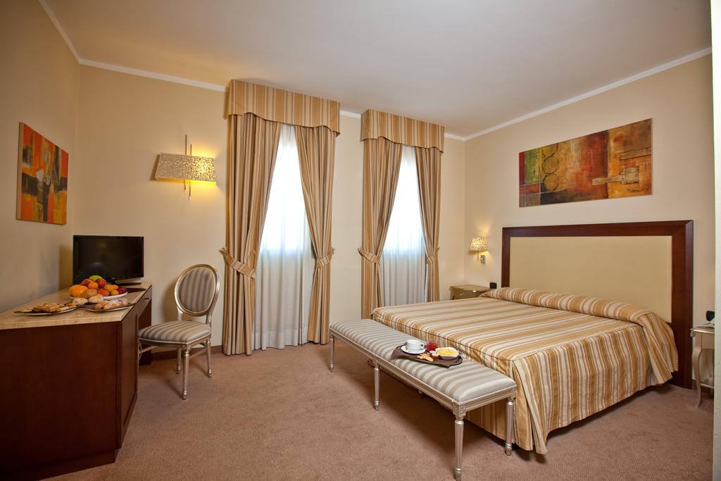 Hotel For You Olbia Esterno foto