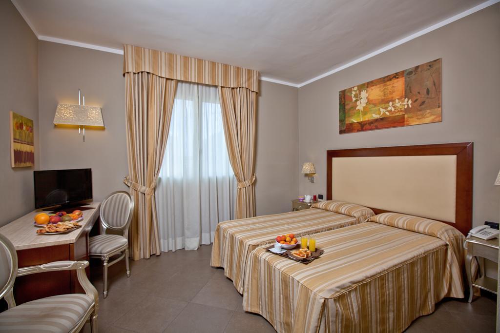 Hotel For You Olbia Esterno foto