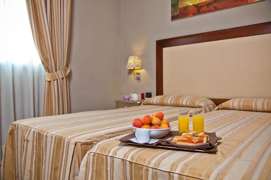 Hotel For You Olbia Esterno foto
