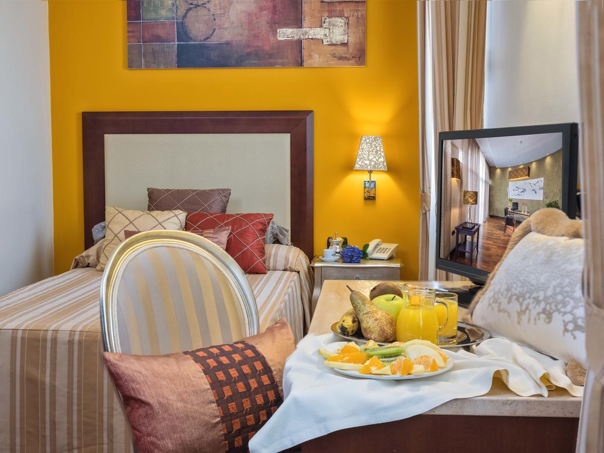 Hotel For You Olbia Esterno foto